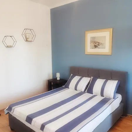 Apartman Eta *